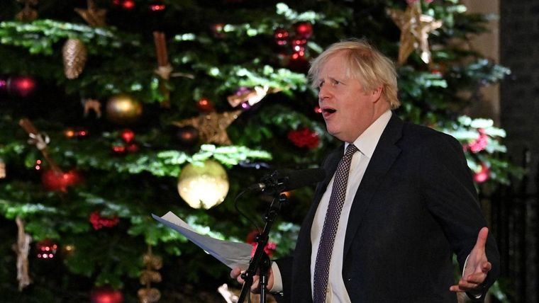 Υποχωρεί το Συντηρητικό Κόμμα στη Βρετανία μετά το σάλο για τα χριστουγεννιάτικα κορονοπάρτι του Τζόνσον