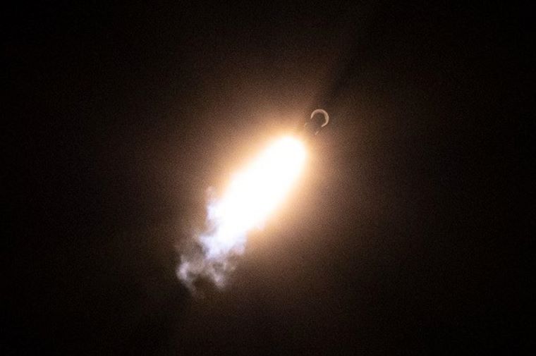 Ένα μεγάλο, εκτός ελέγχου, τμήμα πυραύλου της Space X βρίσκεται σε τροχιά σύγκρουσης με τη Σελήνη