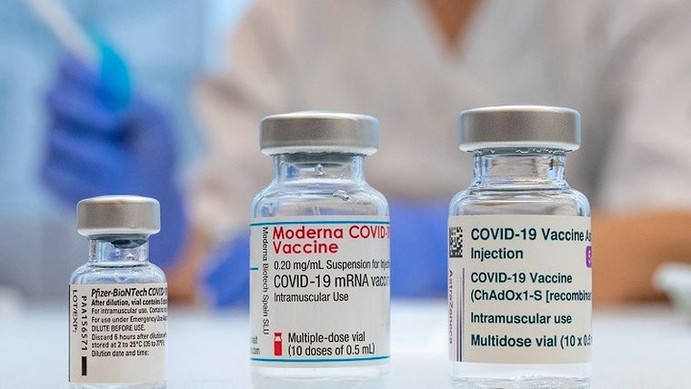 Λιγότερες οι λοιμώξεις και μικρότερος ο κίνδυνος νοσηλείας Covid-19 σε εμβολιασμένους με Moderna