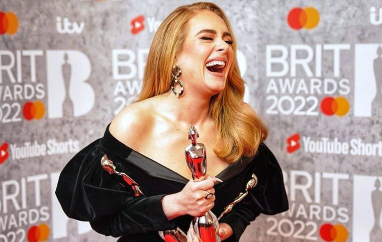 «Σάρωσε» η Αντέλ στα Brit Awards