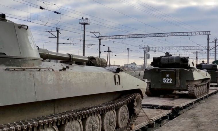 Ουκρανία: Κομβόι ρωσικών αρμάτων μάχης μπαίνουν στο Ντονέτσκ