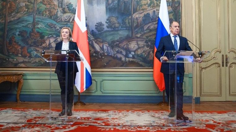 Επεισοδιακή συνάντηση των υπουργών Εξωτερικών Ρωσίας-Αγγλίας