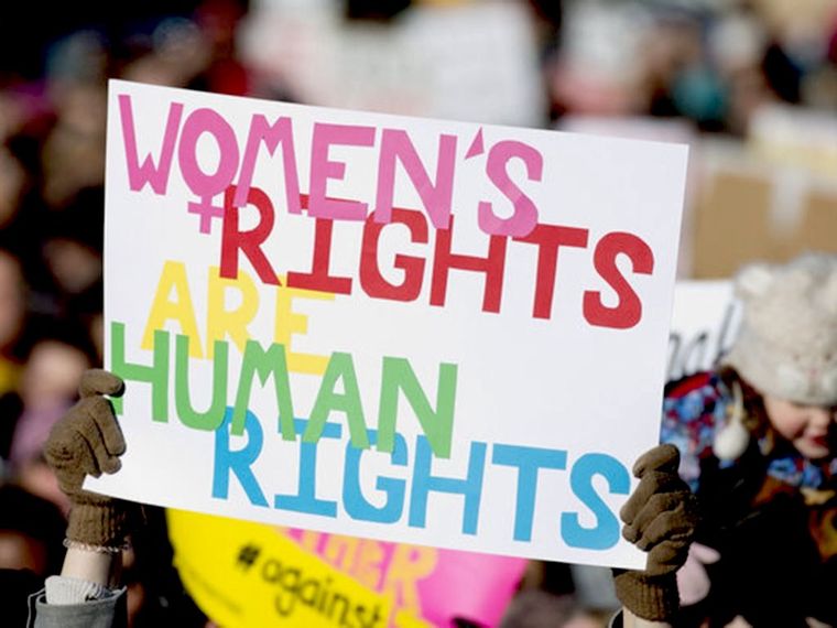 Διεθνής Αμνηστία: Τα δικαιώματα των γυναικών «υπέστησαν επίθεση» το 2021