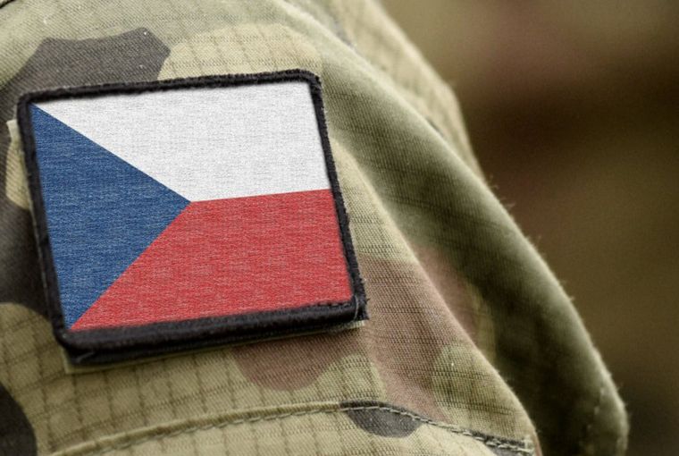 Όσοι Τσέχοι το επιθυμούν μπορούν να πολεμήσουν στο πλευρό των ουκρανικών δυνάμεων, ανακοίνωσε ο πρωθυπουργός