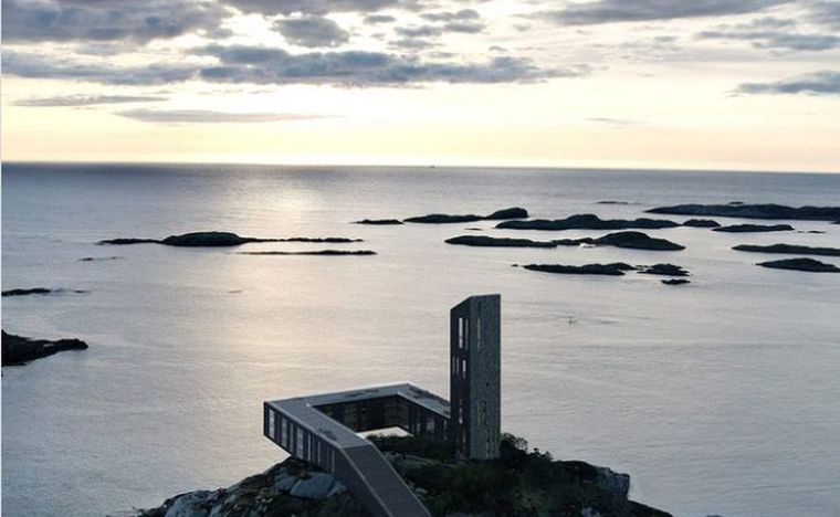 Περίπατος, στην οροφή ξενοδοχείου σε νησί της Νορβηγίας