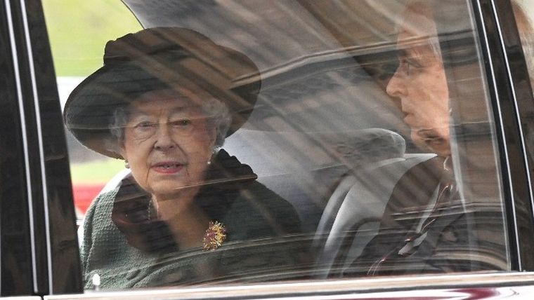 Η βασίλισσα Ελισάβετ παρευρέθηκε στη τελετή προς τιμήν του συζύγου της πρίγκιπα Φιλίππου