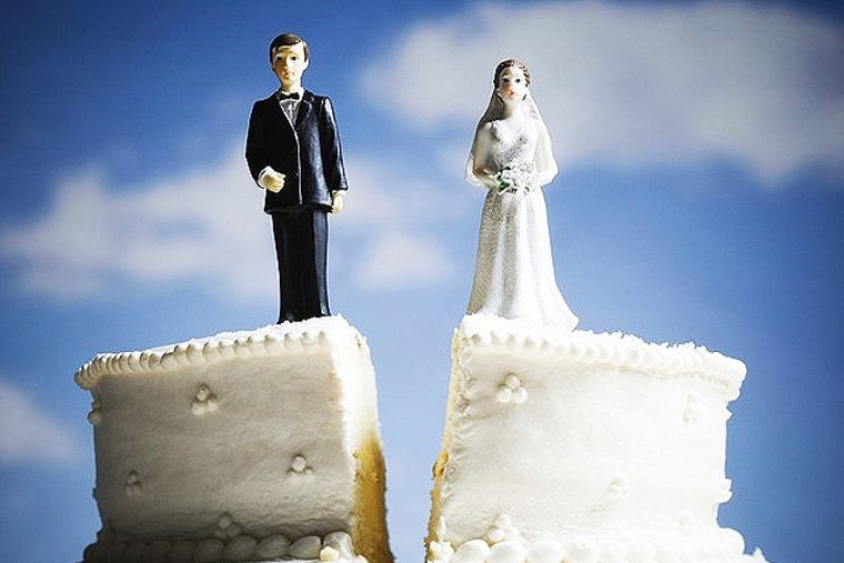 Όλο και περισσότεροι γάμοι στην Ελλάδα καταλήγουν σε διαζύγιο