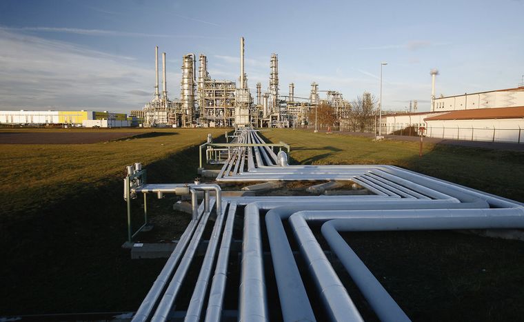 Γερμανοί κοινοβουλευτικοί ζητούν από την ΕΕ να αναστείλει τις εισαγωγές πετρελαίου από τη Ρωσία