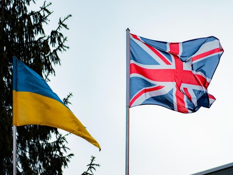 Αναστολή των δασμών στις εισαγωγές ουκρανικών προϊόντων στην Βρετανία, για να βοηθηθεί η οικονομία της Ουκρανίας