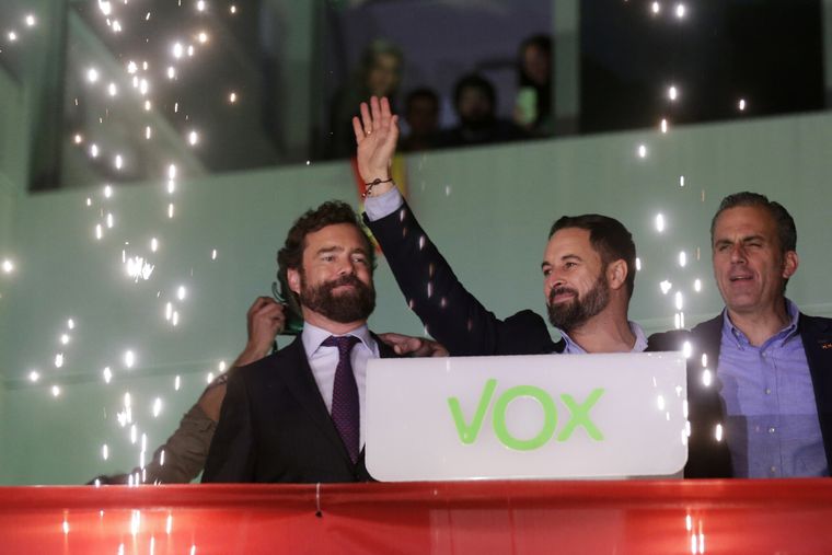 Ισπανία: Για πρώτη φορά, η άκρα δεξιά σε περιφερειακή κυβέρνηση