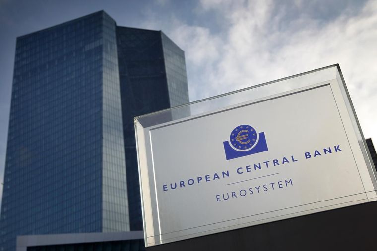 «Φρένο» στις αγορές ομολόγων από την ΕΚΤ και αύξηση των επιτοκίων