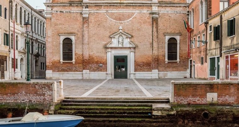 Η μαγεία των ναών στη Βενετία προβάλλεται σε φωτογραφικό βιβλίο
