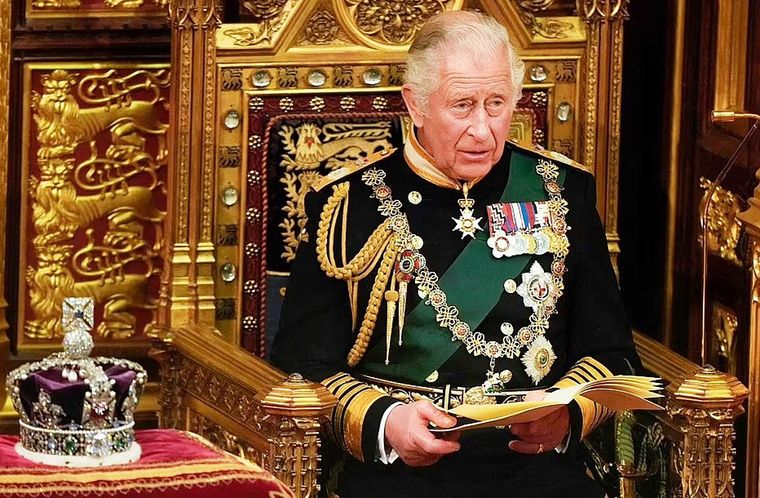 Προετοιμασία για το θρόνο: Ο πρίγκηπας Κάρολος απηύθυνε για πρώτη φορά την Ομιλία της Βασίλισσας στο βρετανικό κοινοβούλιο