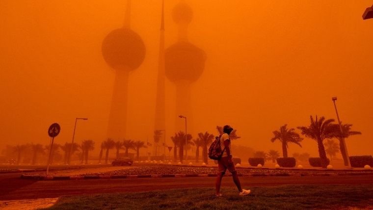 Αμμοθύελλα έπληξε Ιράκ, Κουβέιτ, Σ. Αραβία-Έκλεισαν αεροδρόμια και δημόσιες υπηρεσίες