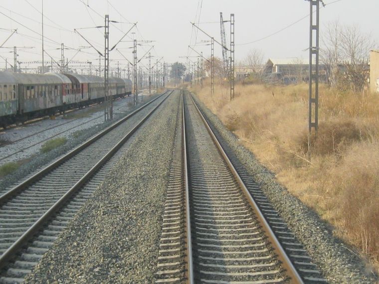 Υπεγράφη η σύμβαση για την εγκατάσταση ηλεκτροκίνησης και σηματοδότησης στη σιδηροδρομική γραμμή Λάρισα – Βόλος