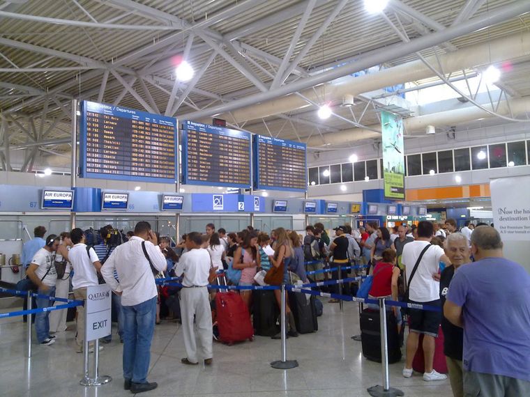 Στα ύψη η επιβατική κίνηση στα ελληνικά αεροδρόμια το α’ τετράμηνο