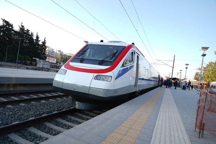 Σε λιγότερο από 4 ώρες το ταξίδι Αθήνα – Θεσσαλονίκη με τα νέα τραίνα ETR
