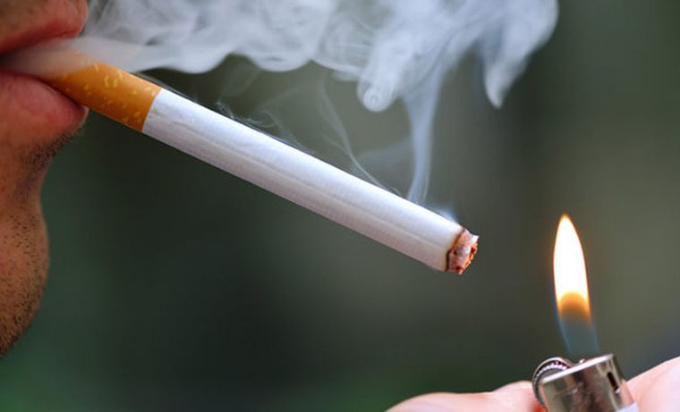 Σύσταση από τη βρετανική κυβέρνηση η νόμιμη ηλικία για την αγορά προϊόντων καπνού  να αυξάνεται κατά ένα χρόνο ετησίως