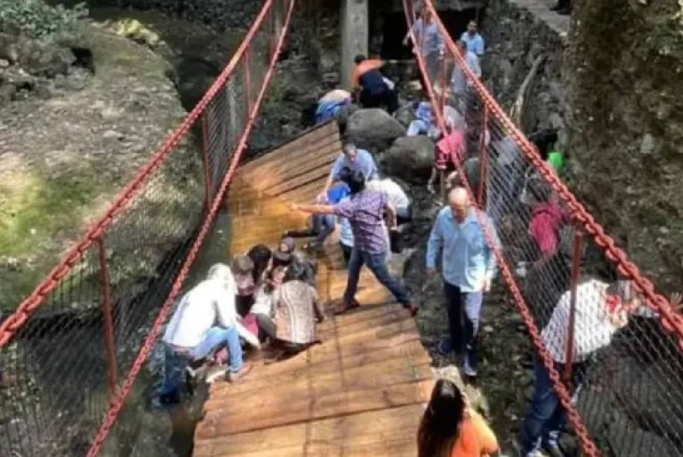 Κρεμαστή γέφυρα στο Μεξικό καταρρέει κατά τη διάρκεια των εγκαινίων