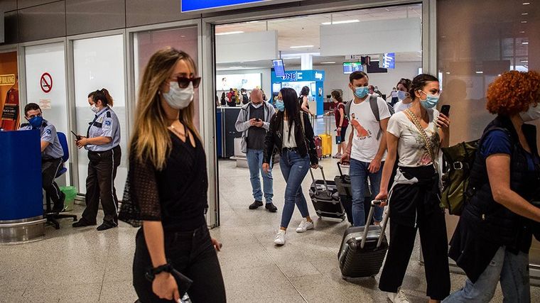 Κατά 377,7% αυξήθηκε η επιβατική κίνηση στα ελληνικά αεροδρόμια το α’ πεντάμηνο