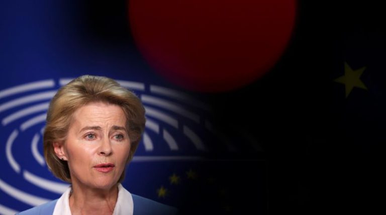 Με πρόταση μομφής από το Ευρωπαϊκό Κοινοβούλιο, απειλείται η Ούρσουλα φον ντερ Λάιεν