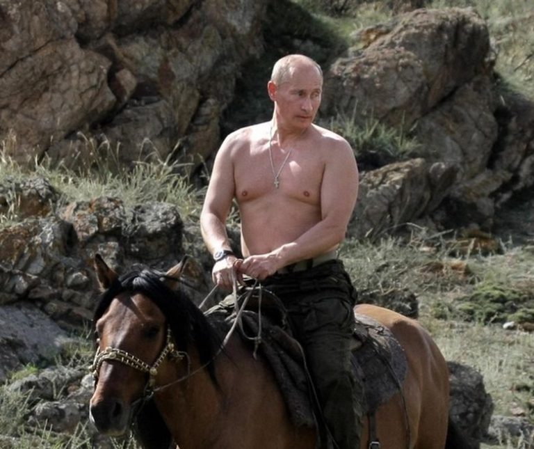 Tί  απάντησε ο Πούτιν μετά το τρολάρισμα των G7 για τις  φωτογραφίες του