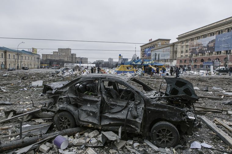 Εκτεταμένοι ρωσικοί βομβαρδισμοί στην Ουκρανία – 18 οι νεκροί από το χτύπημα σε πολυκατοικία