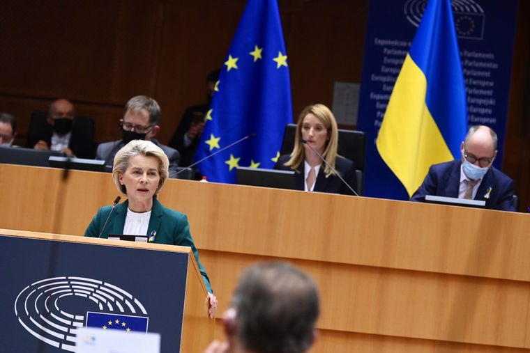 Οι Βρυξέλλες καλούν το Κίεβο να επιταχύνει τις μεταρρυθμίσεις κατά της διαφθοράς