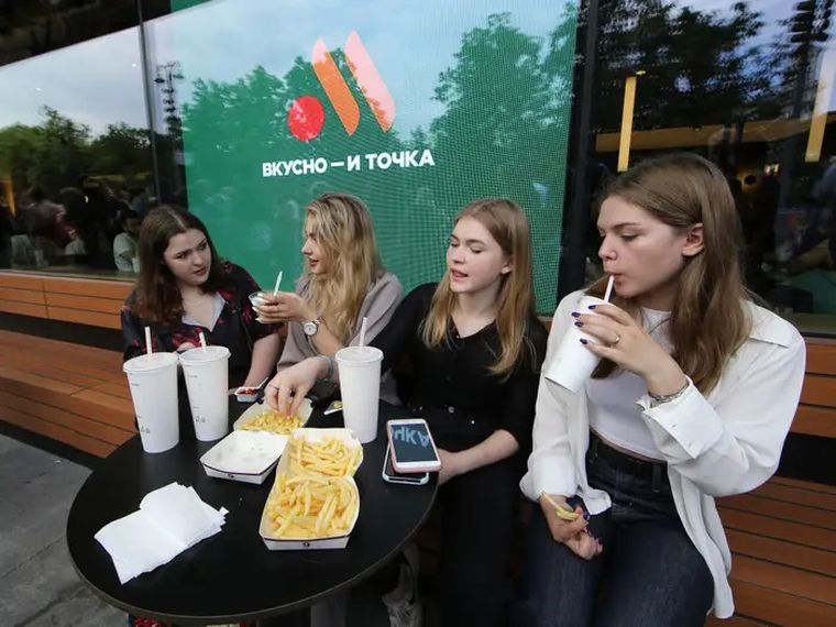 Ρωσία: Η εταιρεία που αγόρασε τα McDonald’s υποχρεώθηκε να βγάλει τις τηγανητές πατάτες από το μενού, τουλάχιστον μέχρι το φθινόπωρο