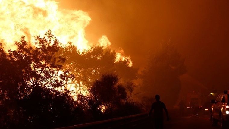 Πυρκαγιά εξαπλώνεται εκτός ελέγχου προς το Εθνικό Πάρκο Γιοσέμιτι στη Καλιφόρνια