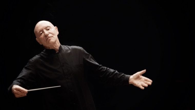 Ο Γερμανός μαέστρος Χριστόφ Εσενμπαχ διευθύνει την Underground Youth Orchestra στο Μέγαρο Χορού Καλαμάτας
