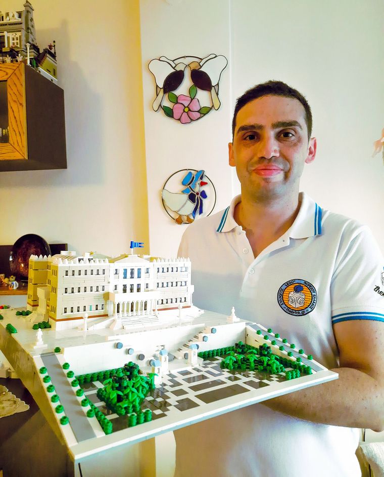 Έφτιαξε με 5000 lego το κτίριο της Βουλής