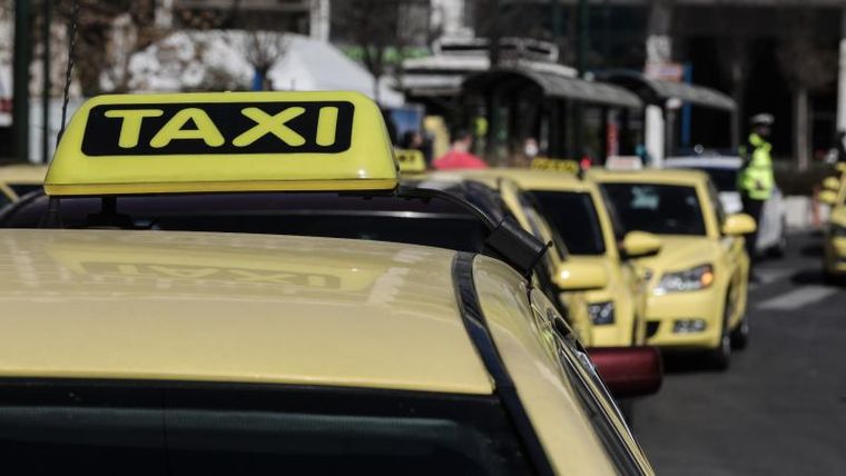 Συνελήφθη οδηγός ταξί, κατηγορείται για παράνομη μεταφορά αλλοδαπών