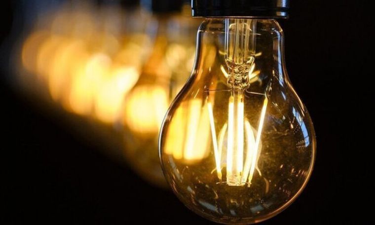 Οι εταιρίες λιανικής πώλησης σβήνουν τα φώτα, μειώνουν το ωράριο λειτουργίας για να εξοικονομήσουν ενέργεια