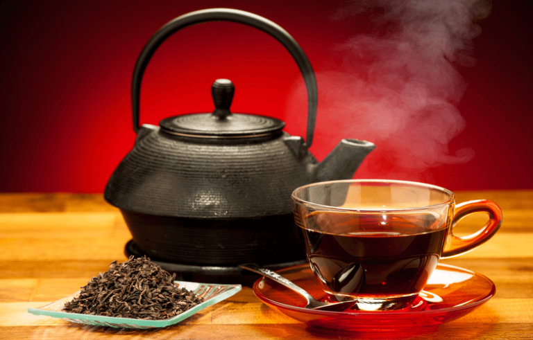 Μικρότερος ο κίνδυνος θανάτου για όσους πίνουν πολύ μαύρο τσάι