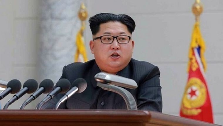 Ο Κιμ Γιονγκ Ουν ανακήρυξε τη «νίκη» της Β. Κορέας επί της πανδημίας του νέου κορονοϊού