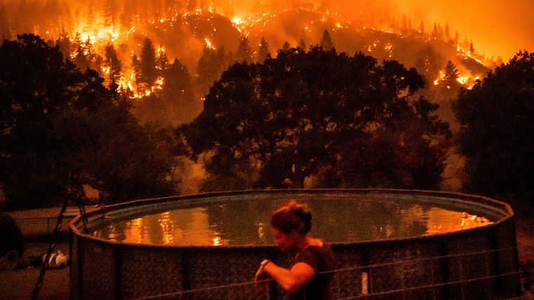 Στους 4 οι νεκροί από τη μεγαλύτερη πυρκαγιά της χρονιάς στην Καλιφόρνια