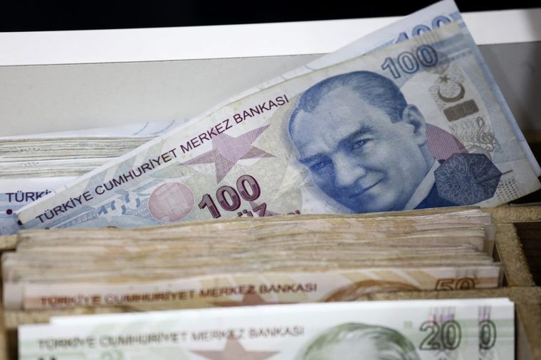 Η Τουρκία μείωσε το βασικό επιτόκιό της κατά μία ποσοστιαία μονάδα παρά τον πληθωρισμό