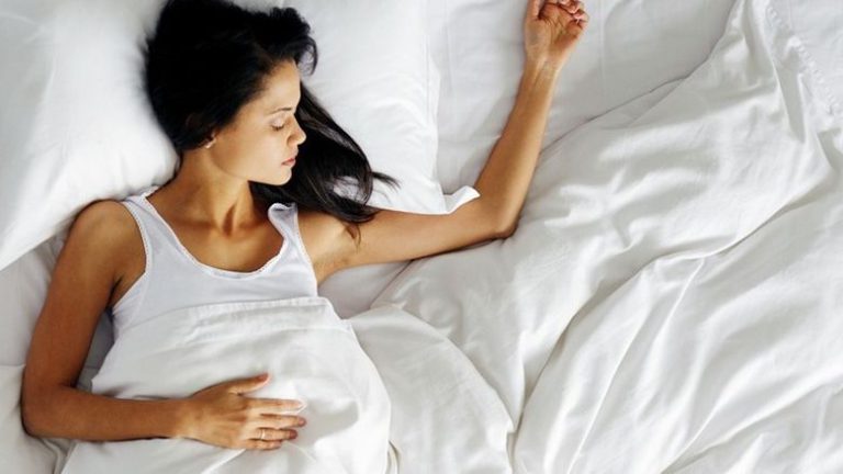 Ο λιγότερος ύπνος κάνει τους ανθρώπους πιο αντικοινωνικούς και τσιγκούνηδες