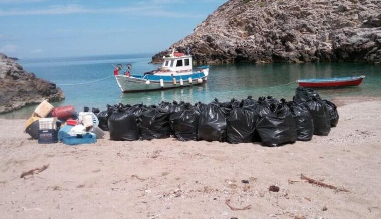 Αμοργόραμα: Πρωτοβουλία των ψαράδων της Αμοργού κρατάει καθαρές τις παραλίες του νησιού και αυξάνει τα ιχθυαποθέματα