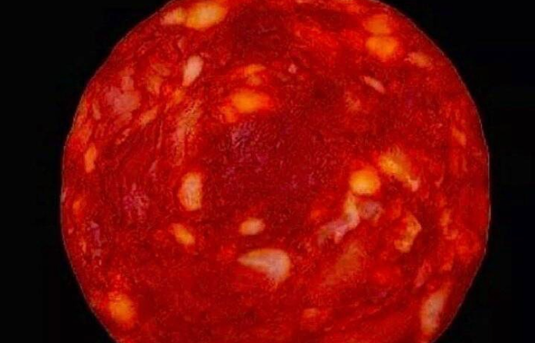 Η φωτογραφία ερυθρού αστέρα αποδείχθηκε φωτογραφία μιας φέτας… chorizo