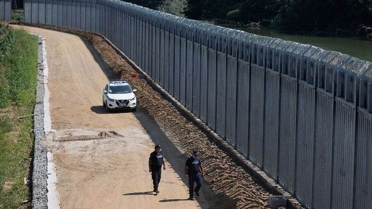 Επέκταση του φράχτη στον Εβρο κατά 80 χλμ, ανακοίνωσε ο Ν. Μηταράκης