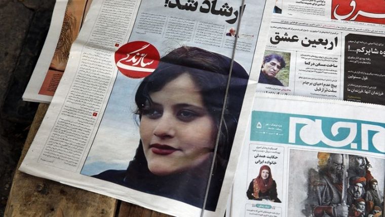 Δολοφονία 22χρονής στο Ιράν γιατί δεν φορούσε μαντίλα