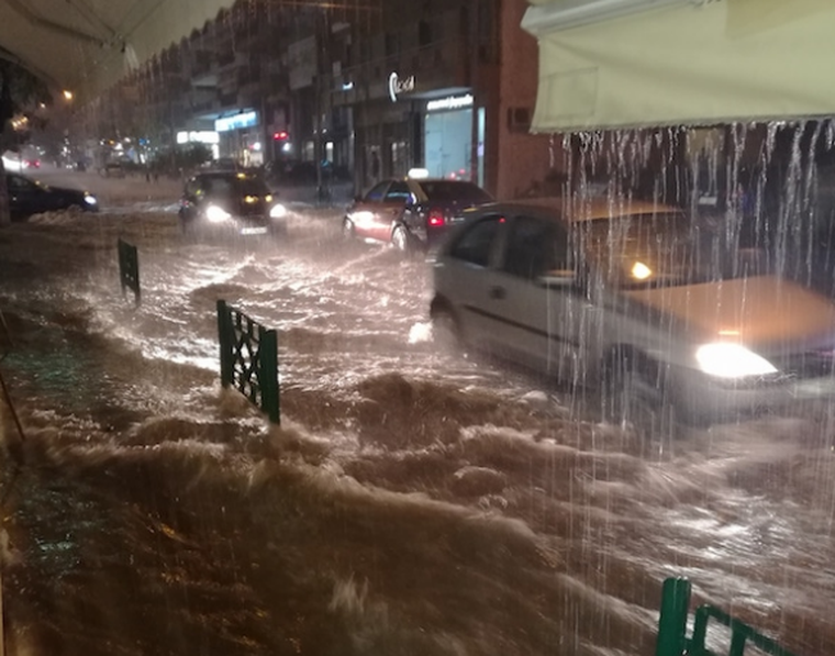 Καταιγίδα έπληξε τη Θεσσαλονίκη- 500 κλήσεις στην Πυροσβεστική