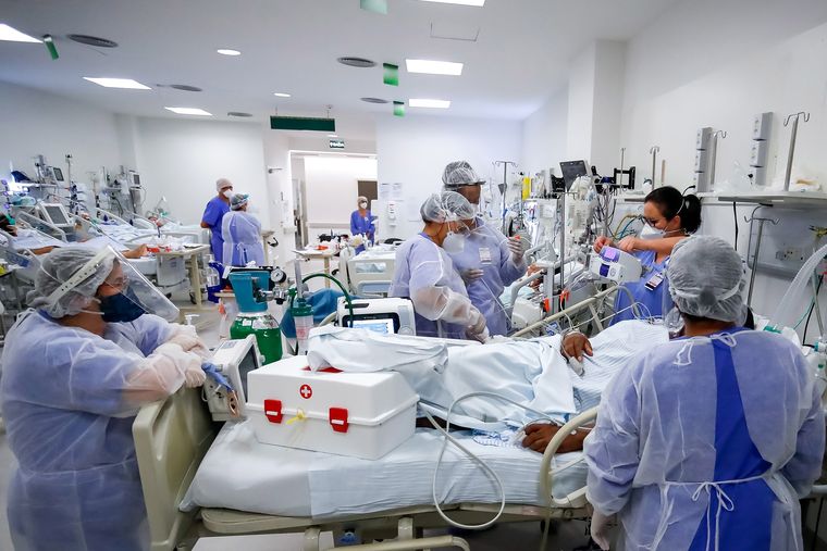 Μελέτη επικ. καθηγητή Δημόσιας Υγείας Θεόδωρου Λύτρα: Το 97,7% των ασθενών που διασωληνώθηκε εκτός ΜΕΘ πέθανε