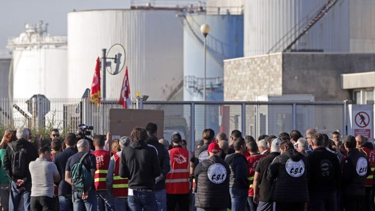 Συνεχίζεται η απεργία στην TotalEnergies, με επίταξη απειλεί η γαλλική κυβέρνηση
