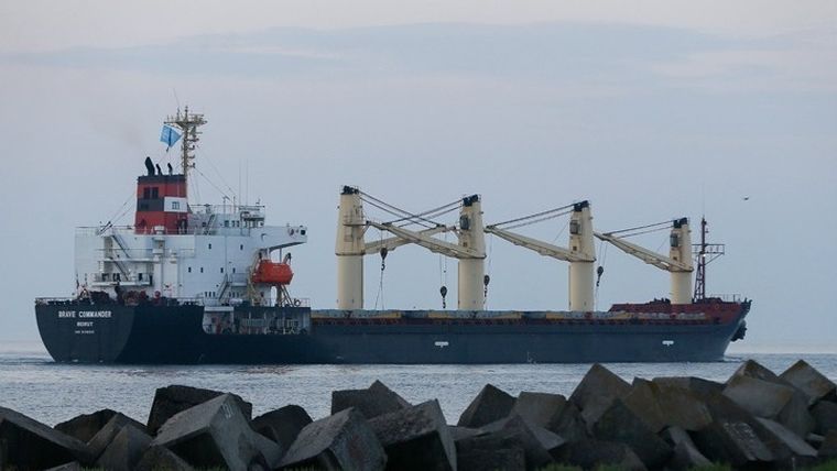 Συνεχίζεται η μεταφορά σιτηρών με πλοία στη Μαύρη Θάλασσα παρά τη ρωσική αποχώρηση από τη συμφωνία