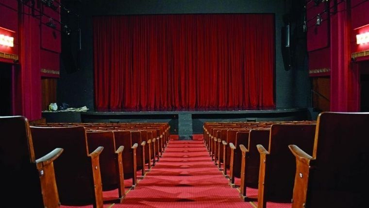Από σήμερα οι αιτήσεις για τις επιταγές θεάτρου της ΔΥΠΑ