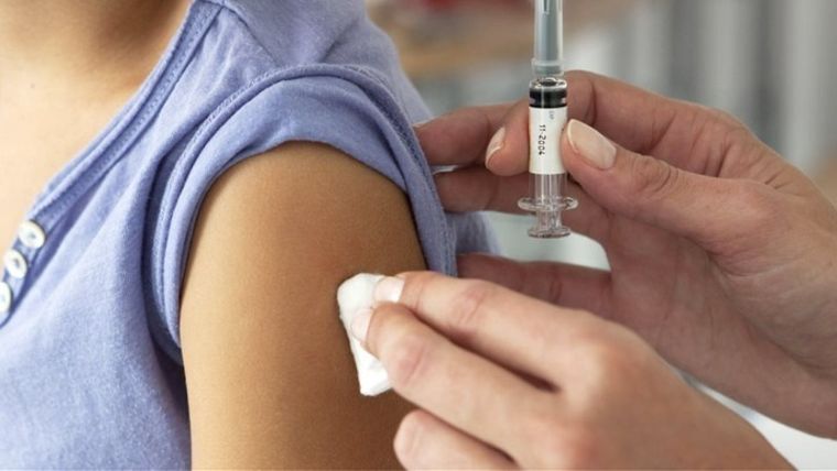 Οδηγίες από το Υπουργείο Υγείας για τον αντιγριπικό εμβολιασμό