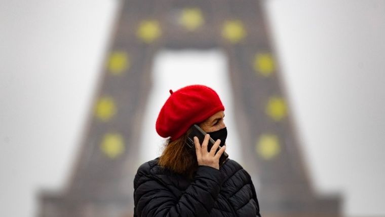 Η πρωθυπουργός της Γαλλίας προειδοποιεί για «νέο κύμα» της πανδημίας του κορονοϊού